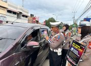 Ops Patuh, Polantas Bone Bagi Stiker Hingga Beri Pesan Keselamatan Ke Pengendara
