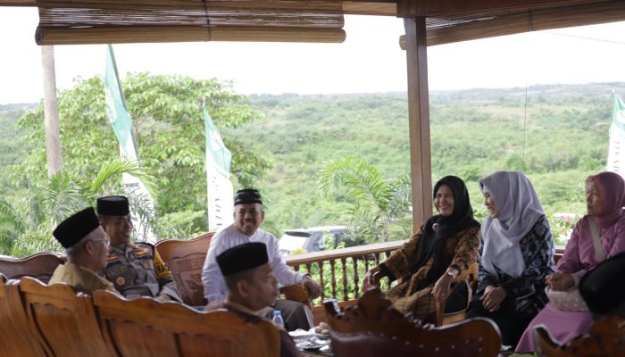 Kapolres Wajo Hadiri Kegiatan Penyambutan Resmi Ngaji Perdana Santri Baru Pondok Pesantren