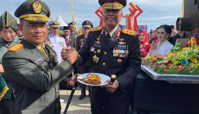 Kapolda Sulbar dapat Surprise dari Danrem di Hari Bhayangkara ke 78