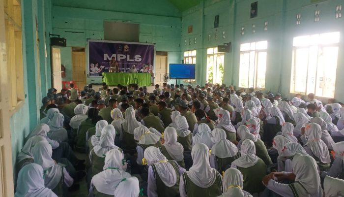 Sat Lantas Polres Parepare Berikan Edukasi Tertib Berlalu Lintas Kepada Ratusan Siswa Didik Baru SMUN 1