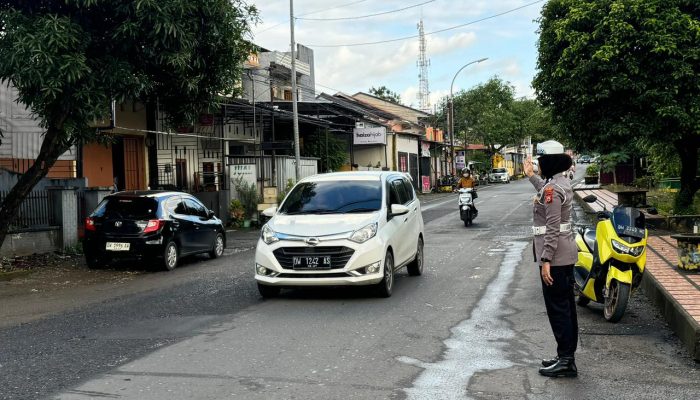 Penguatan Kamseltibcar Lantas, Personel Satlantas Polres Bone Gatur Lalulintas Pagi