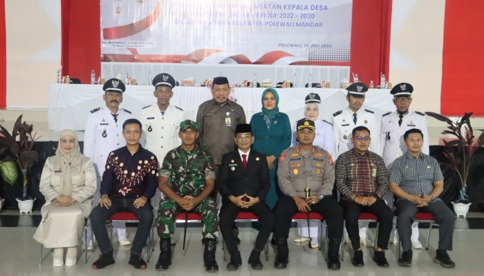 Kapolres Polman Hadiri Pengukuhan Dan Penyerahan SK Bupati Tentang Perpanjangan Masa Jabatan Kepala Desa