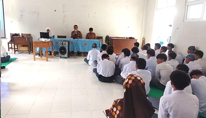 Kapolsek Malunda Sosialisasikan Pencegahan Bullying di Lingkungan Sekolah Kepada Siswa baru SMK Negeri 6 Majene