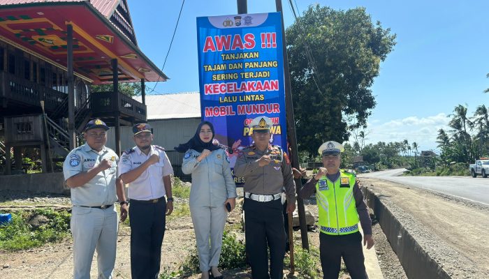 Operasi Patuh Pallawa 2024: Kampanye Keselamatan Lalu Lintas Melalui Spanduk Himbauan di Sidrap