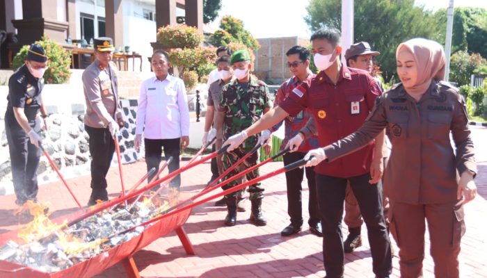 Kapolres Parepare Apresiasi Pemusnahan Barang Bukti Yang Digelar Kejari Parepare, 220 Ribu Batang Rokok Ilegal Dimusnahkan