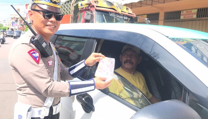 Hari Ke 10 Ops Patuh 2024, Sat Lantas Polres Parepare Laksanakan Strong Point Dan Tebar Pesan Keselamatan