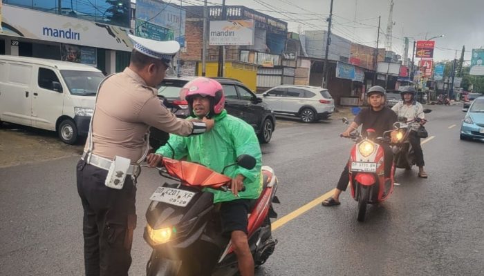 Hari Ke-11 Operasi Patuh 2024, Polres Sinjai Gencar Sosialisasi Tertib Lalu Lintas