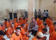 Semangat Berbagi Sambut HUT RI Ke-79, Wakapolres Sidrap Berbagi dan Makan Bersama Tahanan