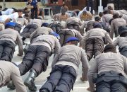 Semangat Kebersamaan dan Kekeluargaan, Kapolres Sinjai Ajak Seluruh Personelnya Push Up Bersama Usai Apel Pagi