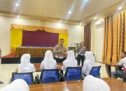 Kasat Lantas Polres Bone Sosialisasi Tertib Lalu Lintas pada Pelajar Lewat Police Goes To School