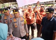 Didampingi Bupati dan Kapolres Soppeng, Kapolda Sulsel Gelar Baksos di Sibulue