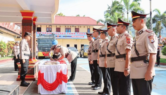 Kapolres Tana Toraja Pimpin Sertijab Enam Pejabat di Jajaran Polres Tator