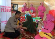 Bersama Ketua Bhayangkari, Kapolres Pinrang Mengantar Korban Anak yang Dianiaya Oleh Ayah Kandungnya Pulang Kerumahnya