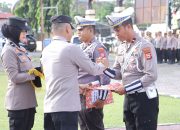 Kapolres Pinrang Pimpin Upacara Pemberian Penghargaan Kepada Personil