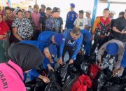 Serukan Pilkada Damai, Kapolda Sulsel Bagikan Ratusan Sembako ke Masyarakat Pulau Lae-lae