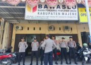 Personel Operasi Mantap Praja Polres Majene Jaga Keamanan Kantor Bawaslu Majene Jelang Pilkada 2024