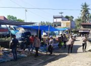 Pastikan Kondusif, Kapolsek Marioriawa Pimpin Pengamanan Pasar Takkalala