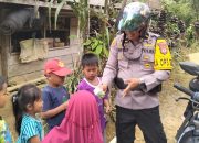 Tak Kenal Medan Berat, Kapolsek Pitu Riase Terus Santuni Warga Kurang Mampu