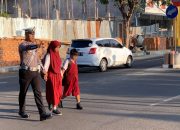 Penggelaran Personil Sat Lantas Disiang Hari Lakukan Pelayanan Perlindungan Anak Sekolah dan Pengawasan Ketertiban Lalin