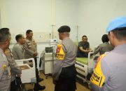 Peduli Terhadap Anggota, Kapolres Soppeng Besuk Anggota Yang Sakit