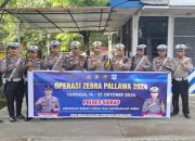 Hari Kedua OPS Zebra Pallawa 2024, Sat Lantas Edukasi Tertib Berlalu Lintas Lewat Stiker dan Pamflet