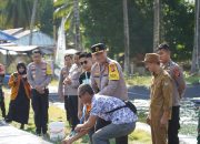 Panen Udang Tambak di Desa Bonda Papalang, Kapolda Sulbar Apresiasi Upaya Masyarakat Tingkatkan Ekonomi