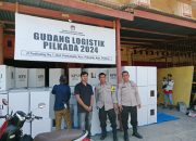 Polres Polman Laksanakan Pengamanan Perakitan Kotak Surat Suara di Gudang Logistik KPU
