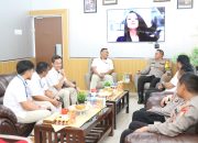 Penuh Kekeluargaan, Kapolres Sidrap Terima Kunjungan Silaturahmi Pimca Bulog yang Baru