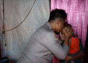 Kasat Narkoba Polres Palopo Beri Bantuan Kepada Balita Penderita Stunting