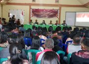 Bhabinkamtibmas Polsek Mamasa Monitoring Bimbingan Teknis Pemungutan, Perhitungan, dan Rekapitulasi Suara Pemilu 2024 di Kecamatan Tawalian