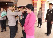 Upacara Tradisi Wisuda Pelepasan Purna Bhakti Personel Polres Tana Toraja