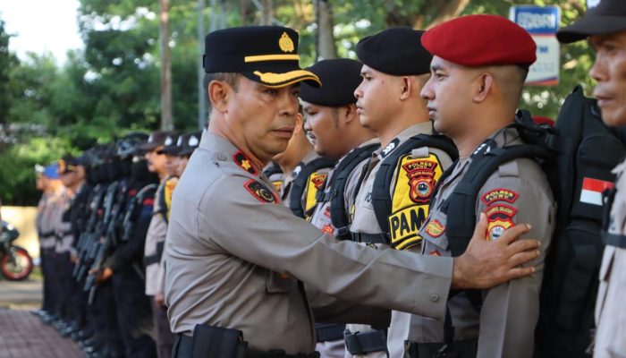 Polres Luwu Laksanakan Apel Pergeseran Pasukan untuk Pengamanan TPS Pilkada 2024