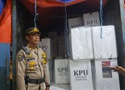 Personel Polres Palopo dan TNI, BKO Brimob Amankan Pergeseran Kotak Suara Hasil Pilkada Serentak Tahun 2024