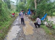 Personel Polres Mamasa Turun Langsung Pada TKP Kecelakaan Lalu Lintas di Dusun Tanete Batu Kabupaten Mamasa