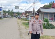 Personel Polsek Sumarorong Polres Mamasa Laksanakan Patroli Jalan Kaki untuk Ciptakan Situasi Aman dan Kondusif