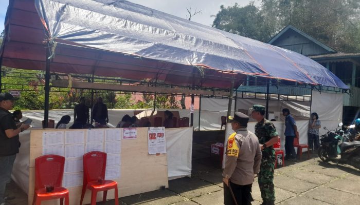 Pastikan Berjalan Aman dan Lancar, Kapolres Toraja Utara Pantau Langsung Pelaksanaan PSU di TPS 3 Tikala