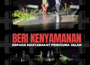 Tutup Badan Jalan, Polsek Tondon Nanggala Bersama Warga Gerak Cepat Evakuasi Pohon Tumbang di Jalan Poros Rantepao-Palopo