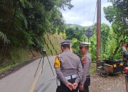 Anggota Ditlantas Polda Sulsel Bersama Kasat Lantas Polres Palopo dan Jasa Raharja Cek Lokasi Laka Tunggal