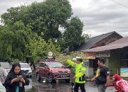 Pelayanan Pagi Sat Lantas Polres Parepare, Prioritaskan Keselamatan Pengguna Jalan Disaat Hujan Turun