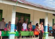 Bhabinkamtibmas Polsek Aralle Polres Mamasa Menhadiri Kegiatan Pembukaan Persami SDN 007 Panetean
