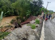 Personel Polsek Polres Mamasa Sumarorong Monitoring Tanah Longsor di Desa Rippung Kecamatan Messawa
