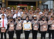 Berprestasi, Kapolres Soppeng Ganjar Penghargaan Personilnya