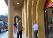 Kapolres Mamasa Pimpin Pengamanan dan Monitoring Rangkaian Ibadah Natal di Gereja Katolik Paroki St. Petrus Mamasa
