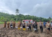 Dukung Program Ketahanan Pangan Presiden RI, Kapolres Barru Pimpin Penanaman Pohon Jagung Di Desa Manuba