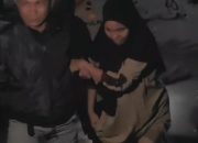 Terjebak Banjir, Personil Polres Soppeng Sigap Evakuasi Ibu Hamil