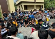 Kapolda Sulbar Duduk Bersama Massa Unjuk Rasa, Yakinkan Mahasiswa Persoalan yang ada Dituntaskan!