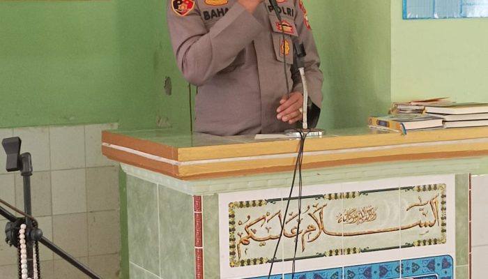 Kapolsek Palakka Sampaikan Himbauan Kamtibmas Saat Safari Jumat di Desa Pasempe