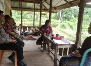 Bhabinkamtibmas Polsek Sumarorong Polres Mamasa Sambangi Warga Desa Banea