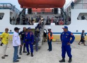 Personel Sat Polairud Polres Majene Kawal Pemberangkatan KM Sabuk Nusantara 93