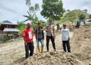 Bhabinkamtibmas Polres Majene Bantu Pembukaan Lahan Pertanian dan Perbaikan Jalan Tani di Desa Pamboborang